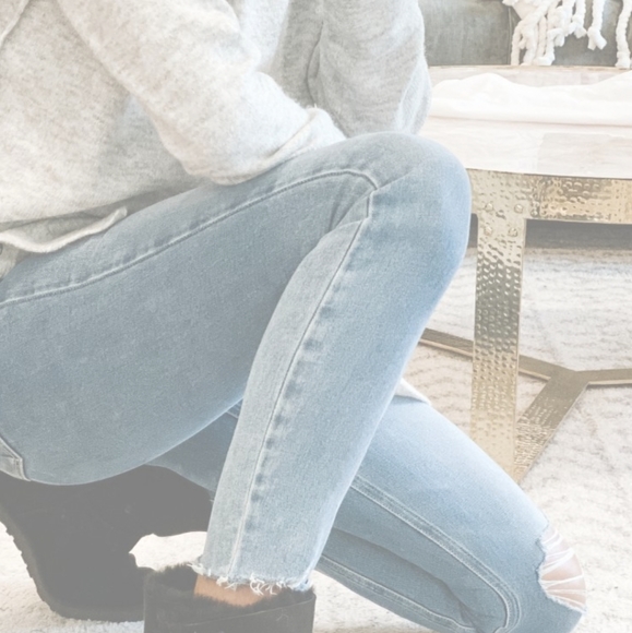 ๐ฅ๐ฅSOLD๐ฅ๐ฅ UGG wedge boots - Picture 3 of 4